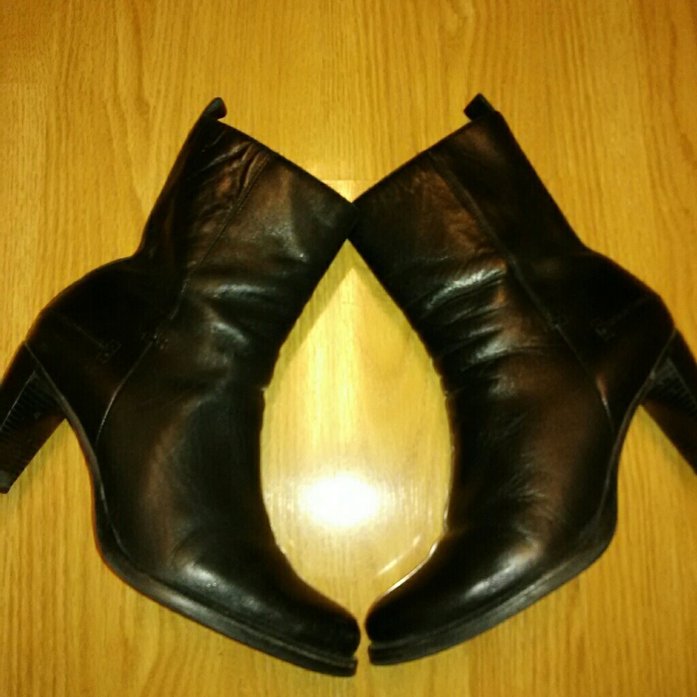 Boots - Picture 3 of 4